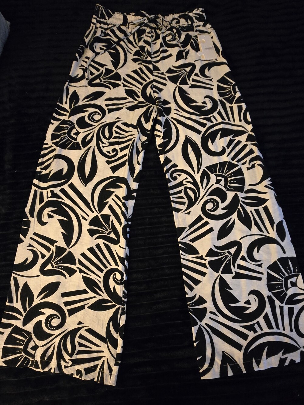 Peach Black & White Graphic Tropical Floral Wide Leg Pants — Size Medium (NWT)